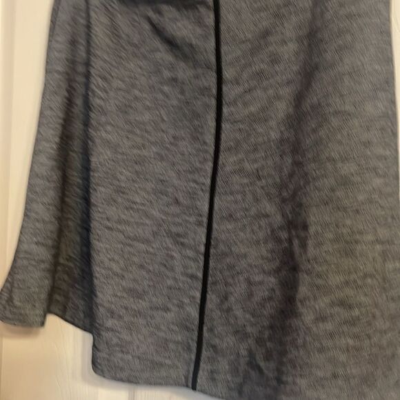 Theory Skirt size 2. NWOT - Picture 3 of 5